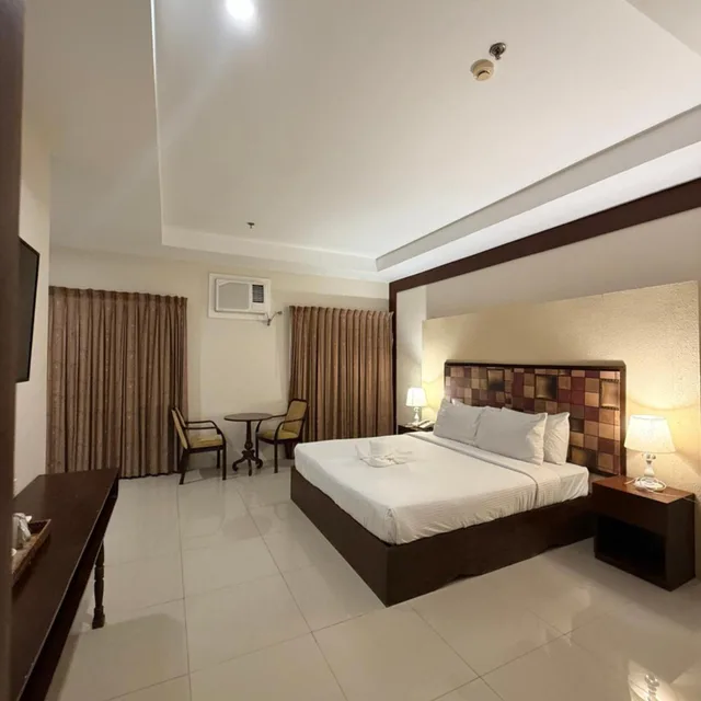 جناح تنفيذي، Sierra Hotel 6/10
