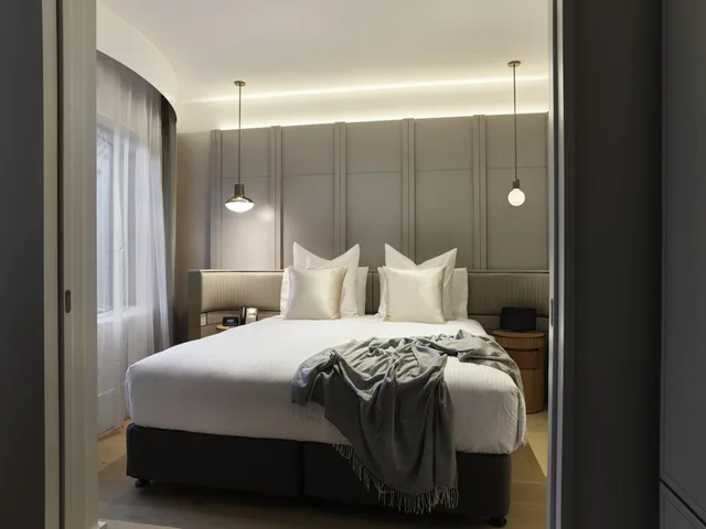 Deluxe, Luxury, Suite, The Porter House Hotel Sydney - MGallery 3/7