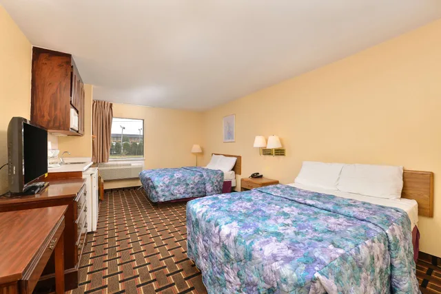 غرفة بسريرين مزدوجين، Americas Best Value Inn & Suites Albemarle 1/6