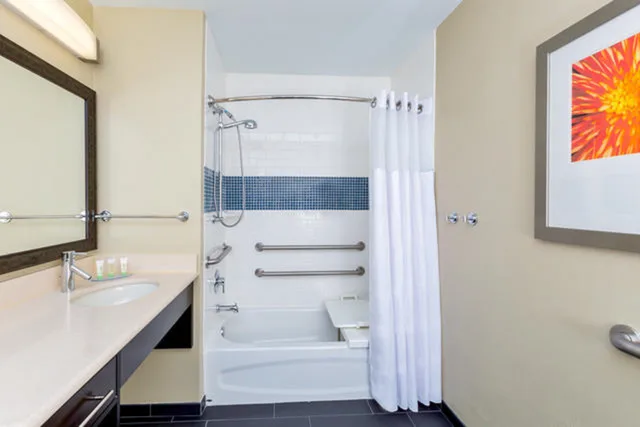 جناح استوديو بسرير كينج لذوي الإعاقة، Staybridge Suites College Station 2/3