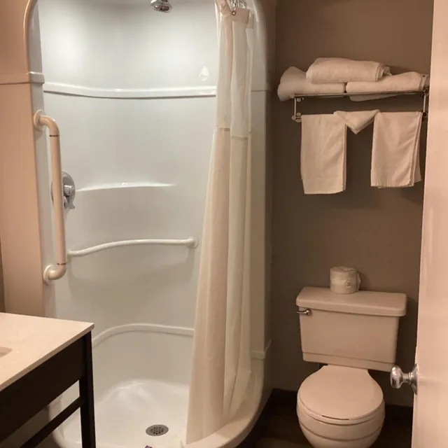 غرفة بسرير كوين لغير المدخنين، Motel6 Reno, NV - Livestock 6/7