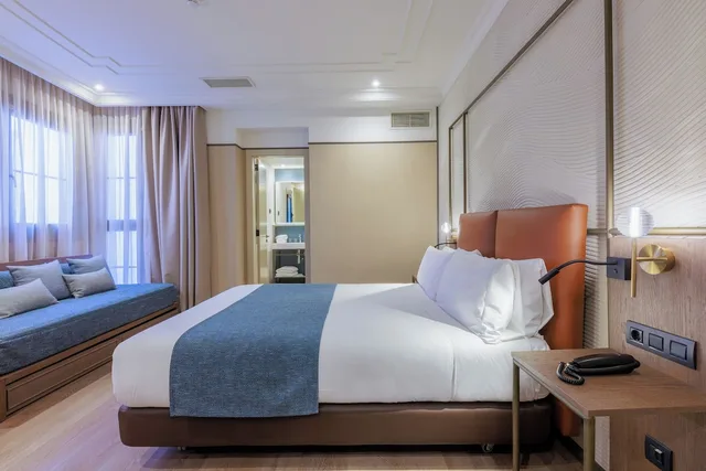 Interior, Triple, Queen Bed, Sofa, Medinaceli Hotel 3/5