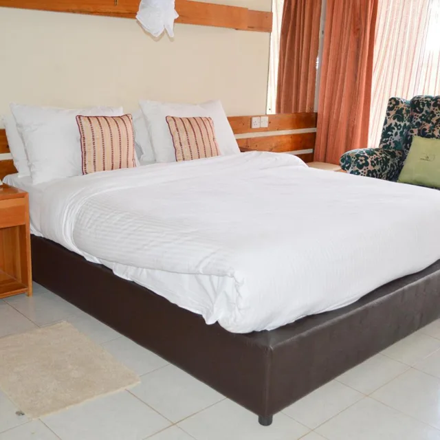 Deluxe, Golf Hotel Kakamega 3/10