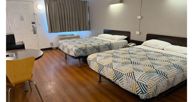 Room, 2 Queen Beds, Motel6 Joliet, IL - I-80 2/5