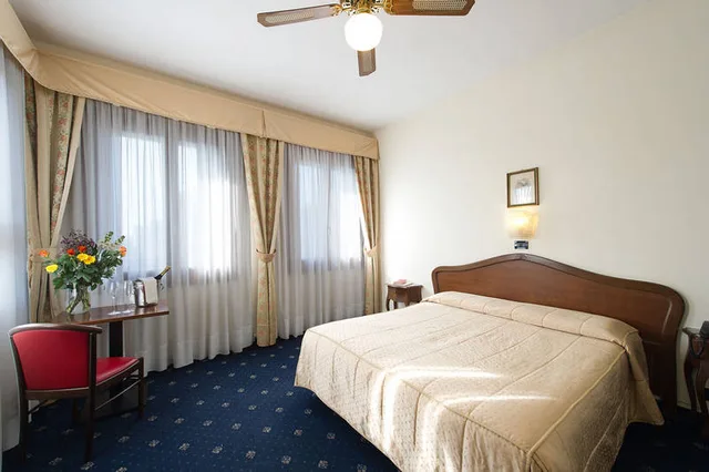 غرفة قياسية بسرير مزدوج، Hotel Cristallo 1/1