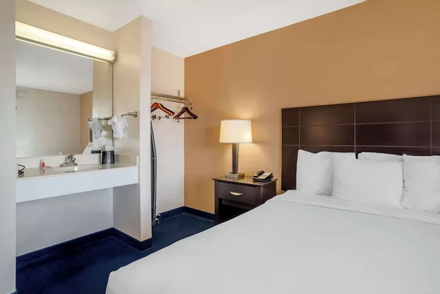 غرفة قياسية بسرير كينج، Econo Lodge Inn and Suites Resort Rehoboth Beach 2/4