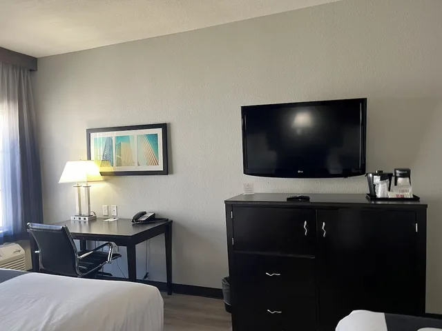 غرفة بسريرين كوين لذوي الإعاقة، La Quinta Inn & Suites by Wyndham Houston Energy Corridor 6/10