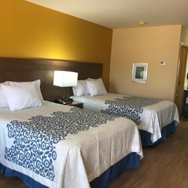 Deluxe, 2 Double Beds, Days Inn By Wyndham Batesville 1/8