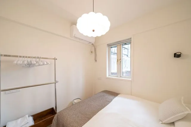 Economy, Apartment, 1 Single and 2 Double Beds، Book and Bed-People's Square 3/10