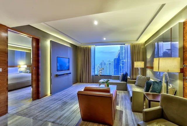 جناح تنفيذي بسرير كينج مع دخول صالة النادي، Hilton Sukhumvit Bangkok Hotel 4/9