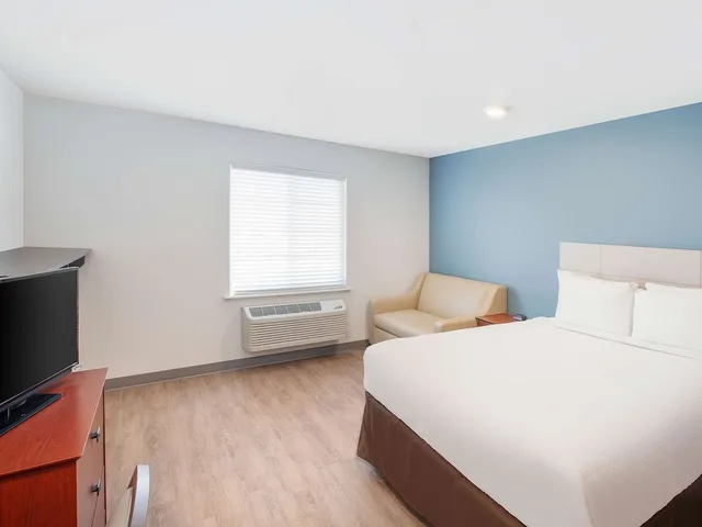 جناح بسرير كوين لذوي الإعاقة، WoodSpring Suites Bentonville 1/3