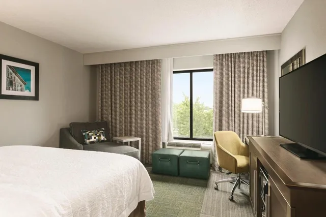 2 Bedrooms, Family, King or Double Bed, Hampton Inn Reading/Wyomissing 1/3