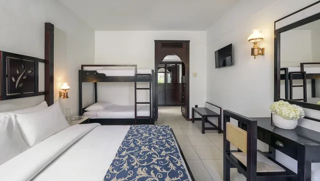 غرفة عائلية بسرير مزدوج وسرير بطابقين وسرير بطابقين، Simantro Resort 1/2
