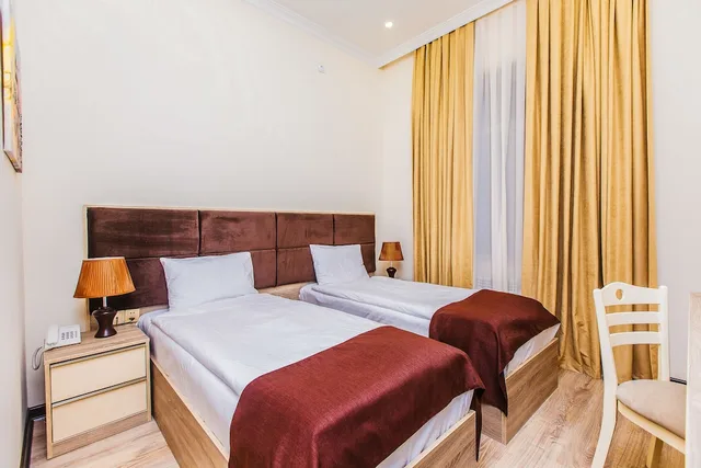 شقة بسرير كينج بإطلالة على الحديقة، DELUXE CITY HOTEL 3/9