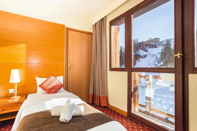 غرفة كلاسيكية بسرير مزدوج بإطلالة على الجبل، Hotel La Plagne Le Terra Nova - Winter 1/4