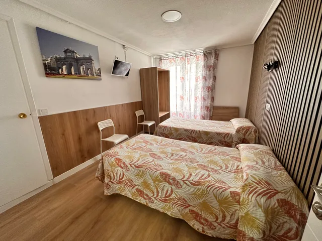 غرفة قياسية بسرير مزدوج، Hostal Rober 2/10
