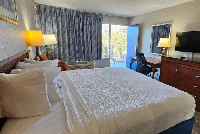 غرفة قياسية بسرير كينج، Days Inn By Wyndham Orlando Downtown 1/10
