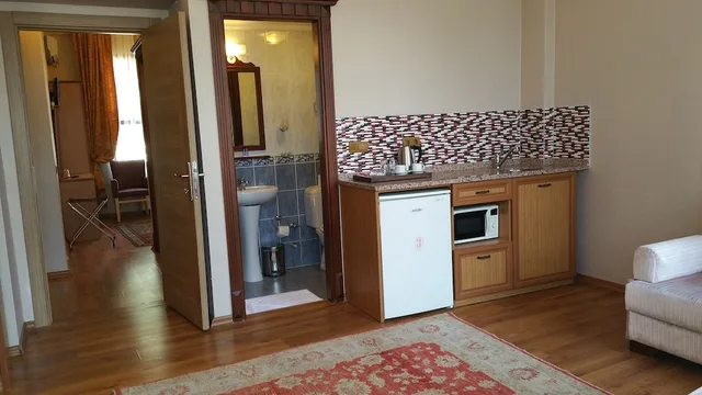 جناح عائلي بأربعة أسرّة وسريرين مزدوجين بـ3 غرف نوم، Tashkonak Hotel 7/7