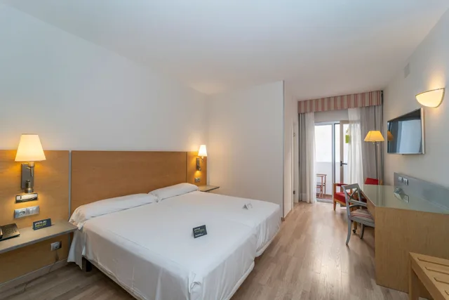 Standard, Twin Beds, Interior View, Hotel Artiem Capri 6/10