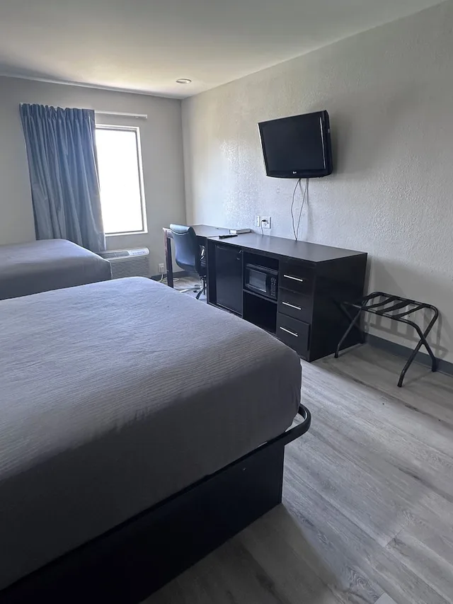 غرفة قياسية بسريرين مزدوجين، Studio6 Suites - Knoxville, TN - Downtown 2/3