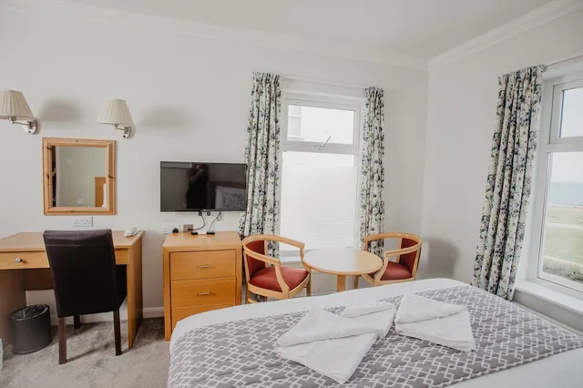 غرفة عائلية بسرير كوين وسرير فردي بإطلالة على البحر، Kilbirnie Hotel 3/5