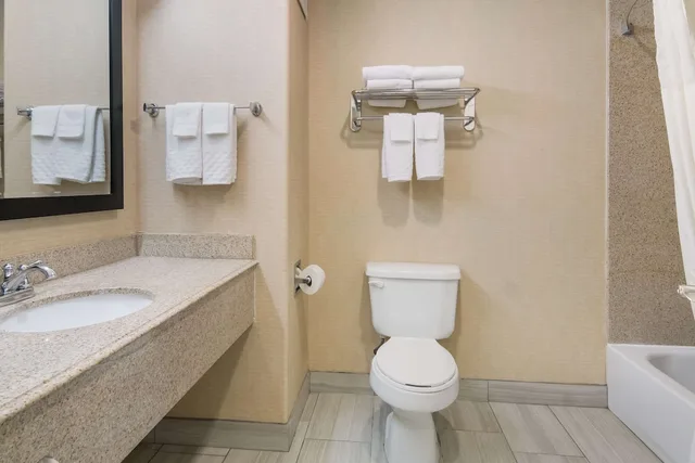 غرفة قياسية بسرير كينج بحوض جاكوزي، Best Western Comanche Inn 3/4