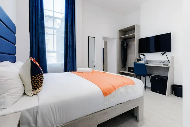 غرفة رباعية بسرير كينج، Boston Court Hotel 5/10