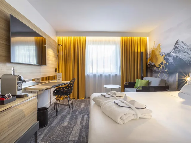Classic, Family, Double Bed, Sofa, Novotel Annecy Centre 2/8