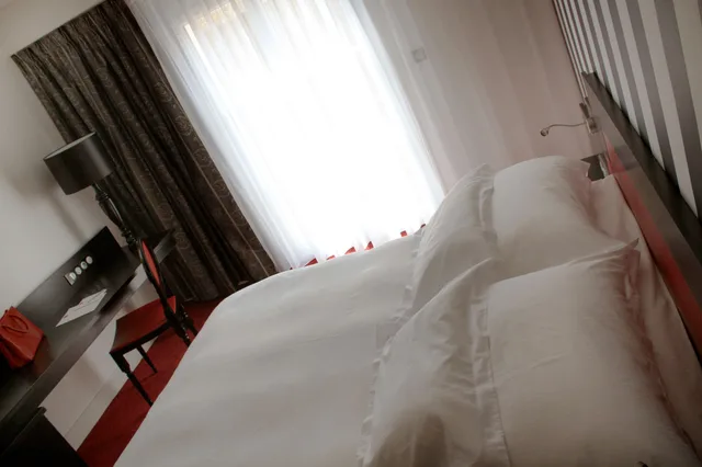 Double Comfort 1 or 2 persons, The Originals Lens Ouest La Maison Rouge 1/2