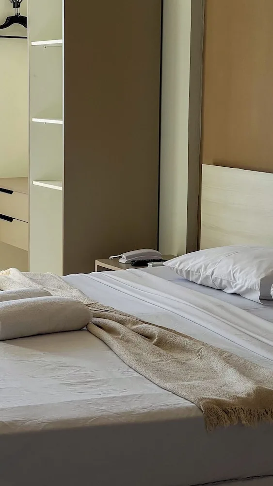 Room, 1 Double and 1 Single Bed, Sea View, BOREAS APART HOTEL 1/5