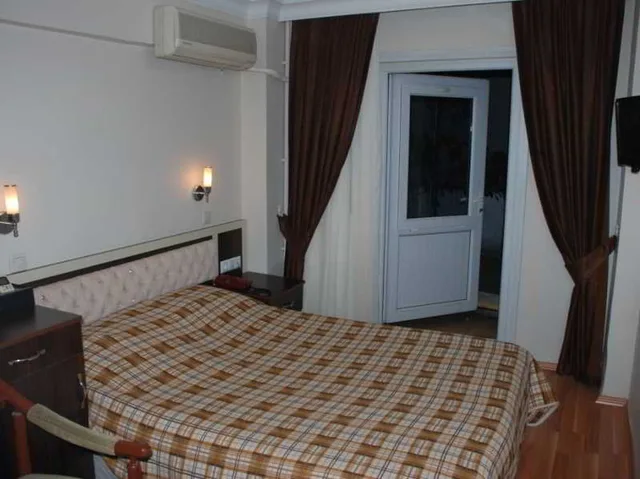 غرفة قياسية مفردة بسرير مزدوج، Grand Mark Hotel 2/2