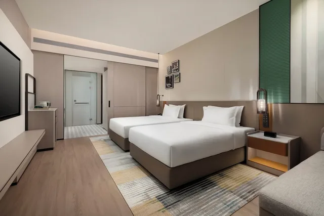 غرفة قياسية بسريرين مزدوجين بإطلالة على الحديقة، Holiday Inn Mile By Ihg 3/4