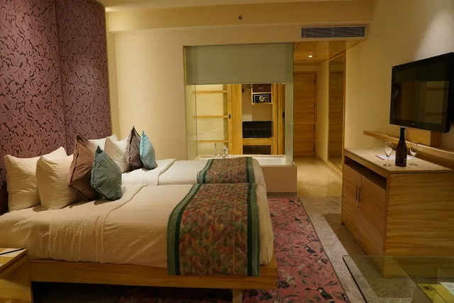 غرفة ديلوكس بسريرين منفصلين بحوض استحمام، Royal Orchid Jaipur 8/10