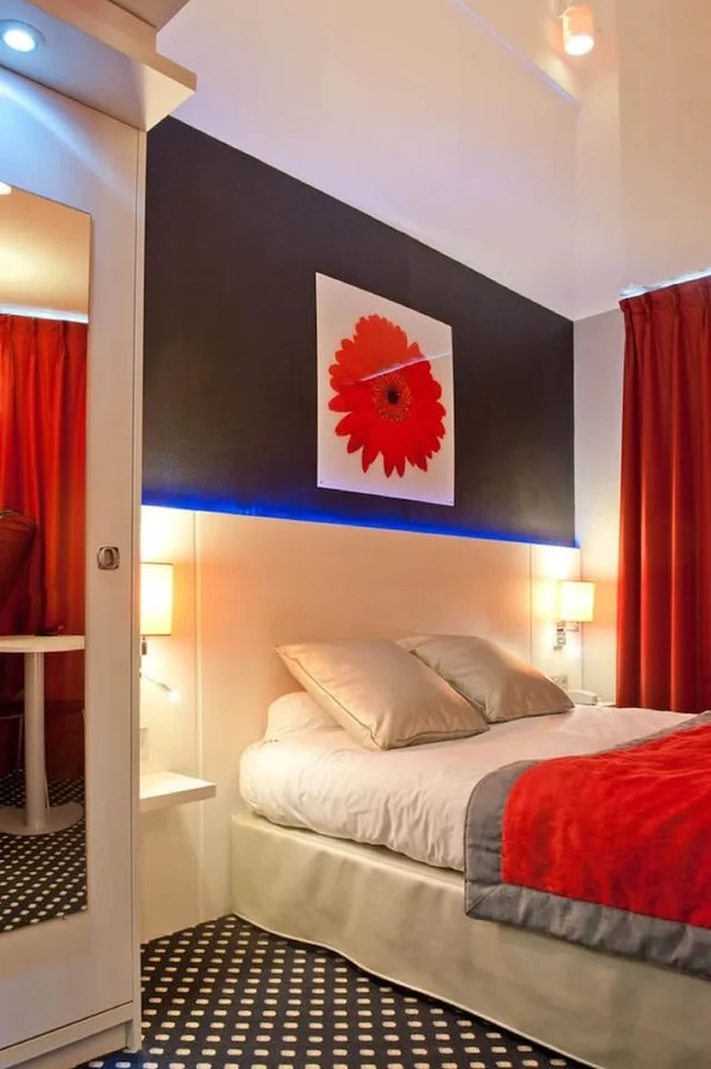 Room, Double Bed, Berkeley Paris 9/10