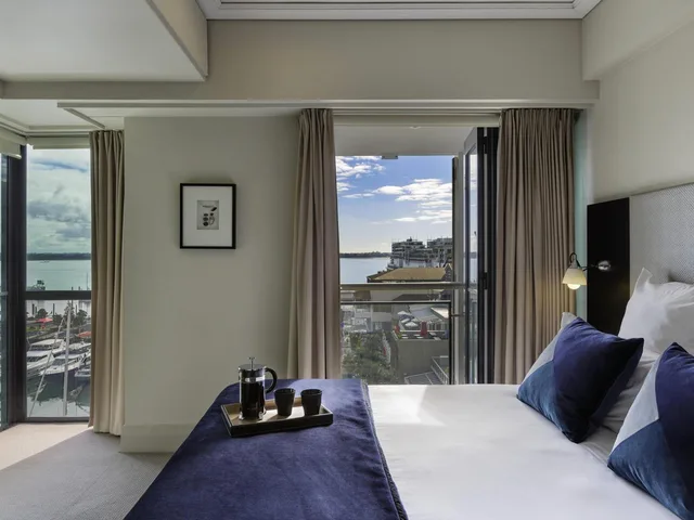 جناح ديلوكس بسرير كوين بإطلالة على المرسى بغرفة نوم واحدة، The Sebel Auckland Viaduct Harbour 1/2