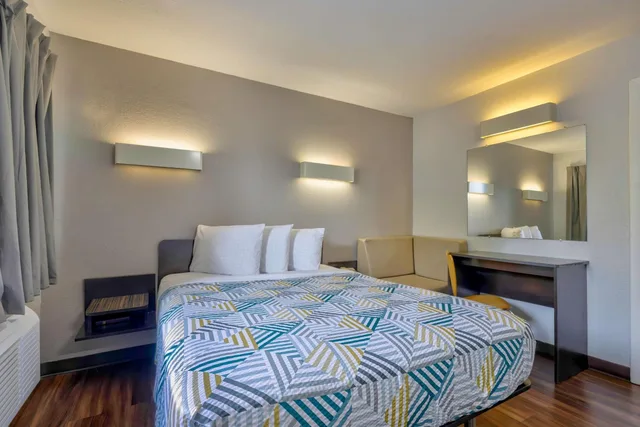 غرفة بسرير كوين، Motel6 Oshkosh, WI 3/10