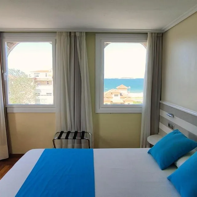 غرفة بسرير مزدوج أو سريرين منفصلين بإطلالة على البحر، Hotel Miramar Playa America 9/10