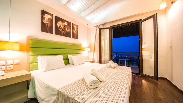 غرفة ثلاثية بسريرين منفصلين بإطلالة على الجبل مع أريكة، Forest Park Hotel 3/10