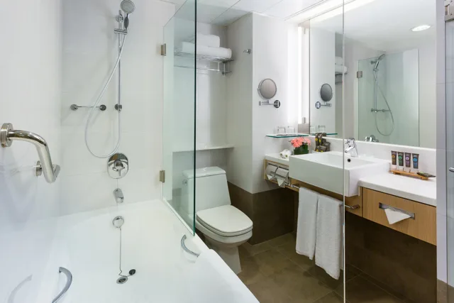 جناح بريميير جونيور بسرير كوين، Novotel Century Hong Kong 5/7