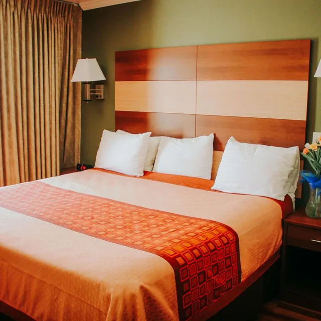 جناح تنفيذي بسرير كينج، Rodeway Inn & Suites Lake Havasu City 2/10