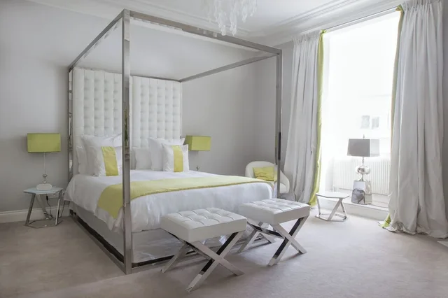 غرفة جونيور بسرير كوين بإطلالة على الفناء، Clarance Hotel Lille 3/5