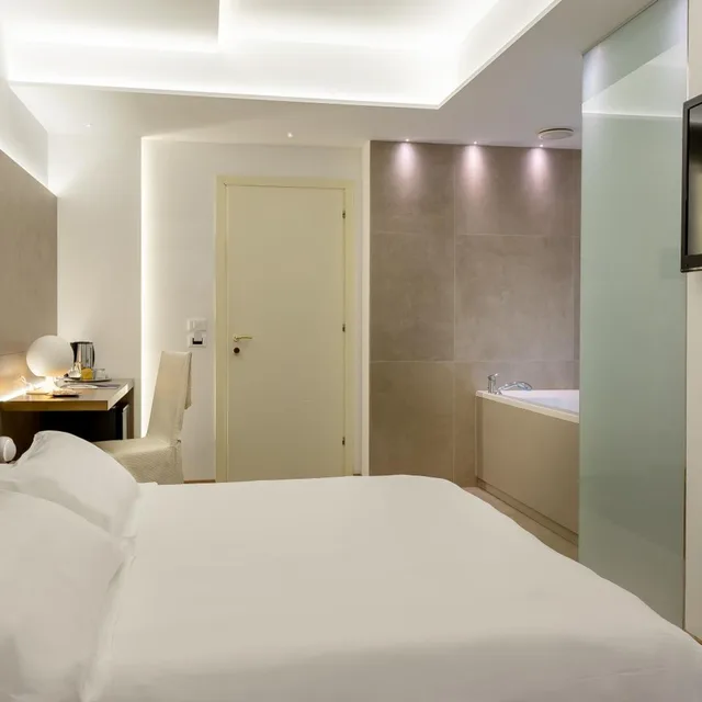 جناح بجاكوزي، Hotel Polo 5/10