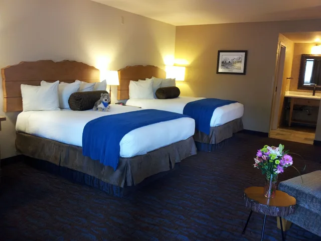 Room, 2 Queen Beds, Courtyard Area، Lexington Hotel At Jackson Hole Hotel Suites 2/6