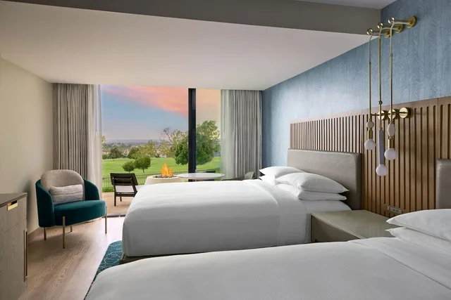 Room, 2 Queen Beds, Golf Course View، VEA Newport Beach, A Marriott Resort & Spa 4/5