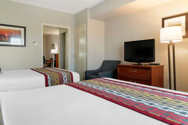 Suite, 2 Queen Beds, Executive Inn & Suites 2/3