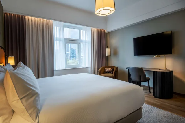 غرفة ديلوكس بسرير كينج، DoubleTree by Hilton Brussels City, Belgium 2/3