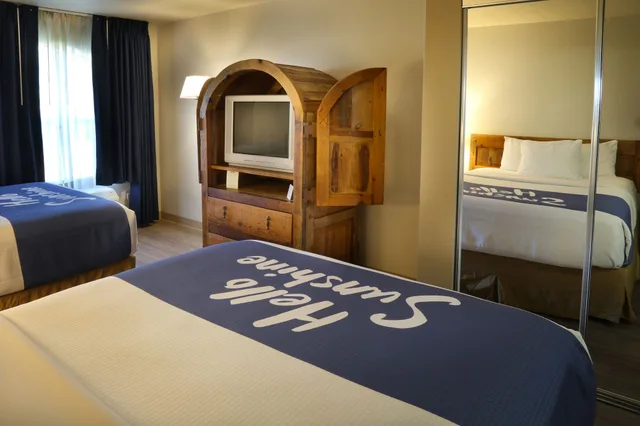 جناح بسريرين كوين، Days Inn Suites Llano 5/7
