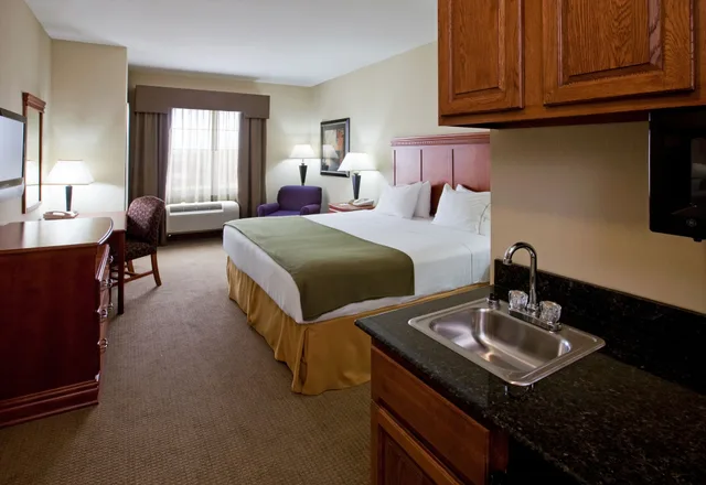 غرفة قياسية بسريرين كوين لذوي الإعاقة، Holiday Inn Express Hotel and Suites Ada 1/1
