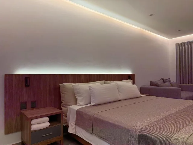 جناح جونيور، Hotel Mayis 2/4