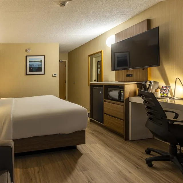غرفة بسرير كينج لذوي الإعاقة، Comfort Inn Rouyn Noranda 4/5